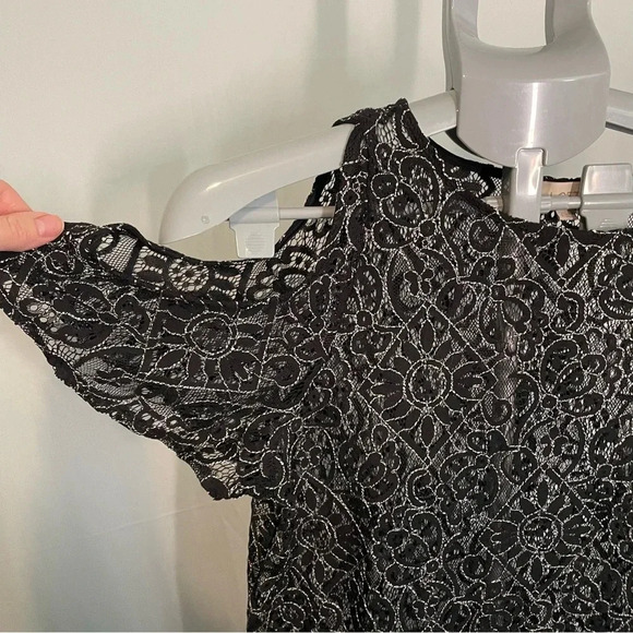 LOFT Floral white and black sheer lace top size small - Picture 3 of 6